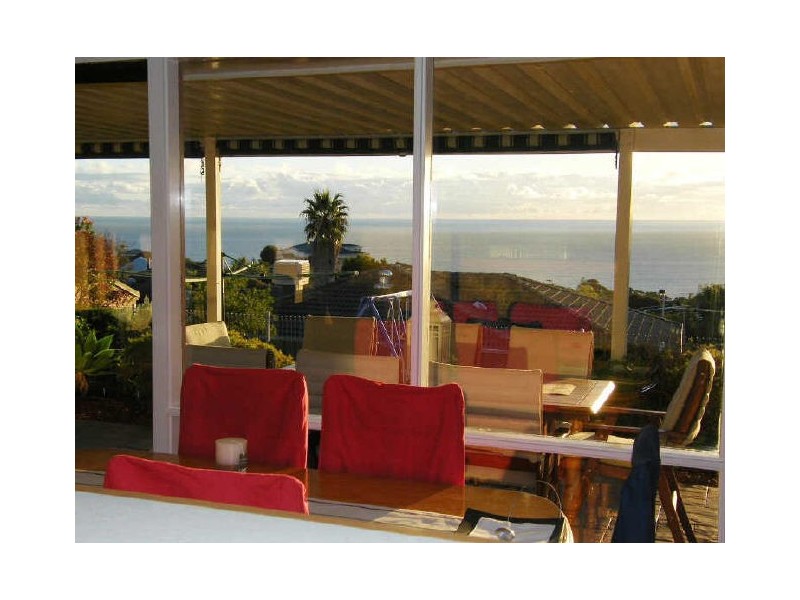 24 Neeangarra Crescent, Hallett Cove SA 5158