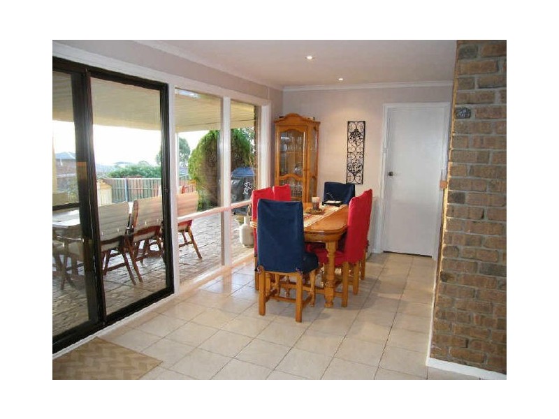 24 Neeangarra Crescent, Hallett Cove SA 5158