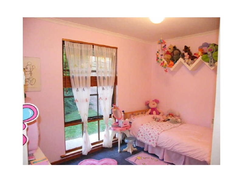 24 Neeangarra Crescent, Hallett Cove SA 5158