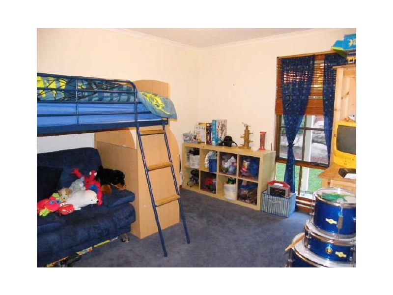 24 Neeangarra Crescent, Hallett Cove SA 5158