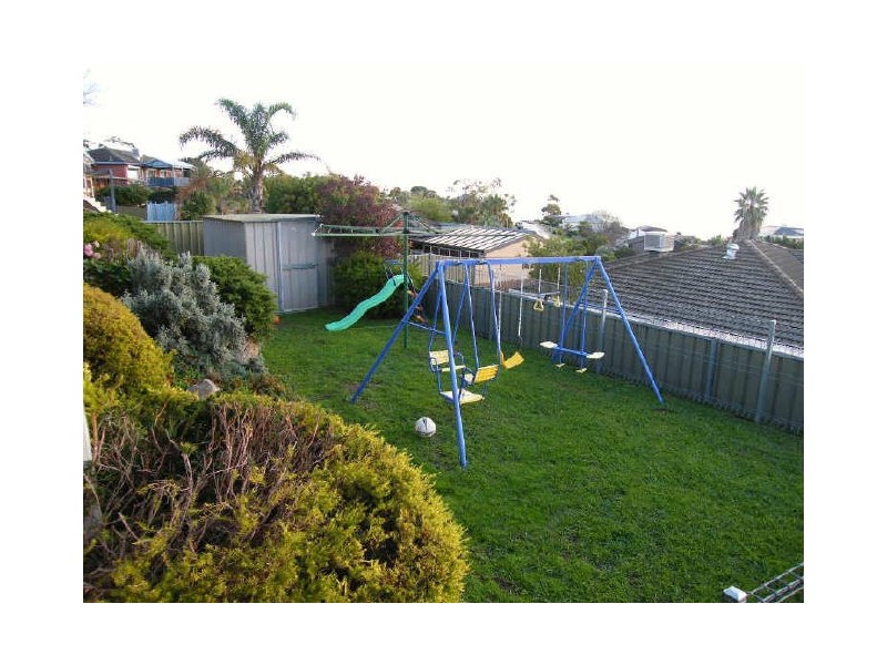 24 Neeangarra Crescent, Hallett Cove SA 5158