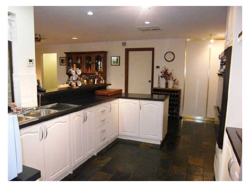 24 Osmanli Drive, Hallett Cove SA 5158