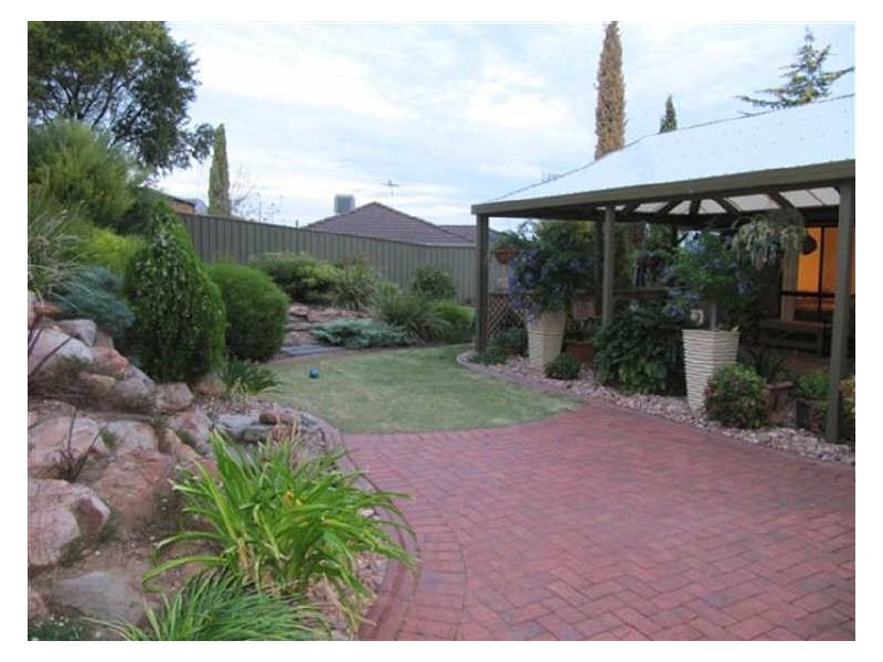 24 Osmanli Drive, Hallett Cove SA 5158