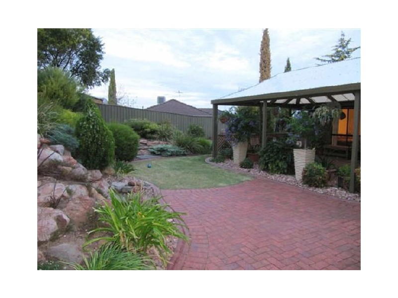 24 Osmanli Drive, Hallett Cove SA 5158