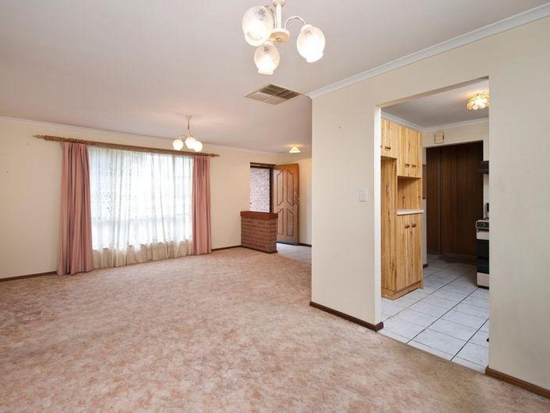 8 Hedgerow Crescent, Hallett Cove SA 5158