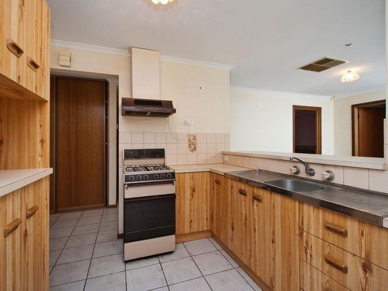 8 Hedgerow Crescent, Hallett Cove SA 5158