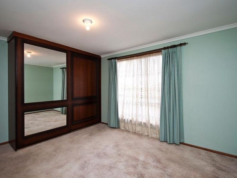 8 Hedgerow Crescent, Hallett Cove SA 5158