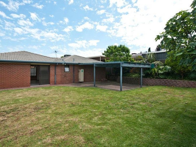 8 Hedgerow Crescent, Hallett Cove SA 5158