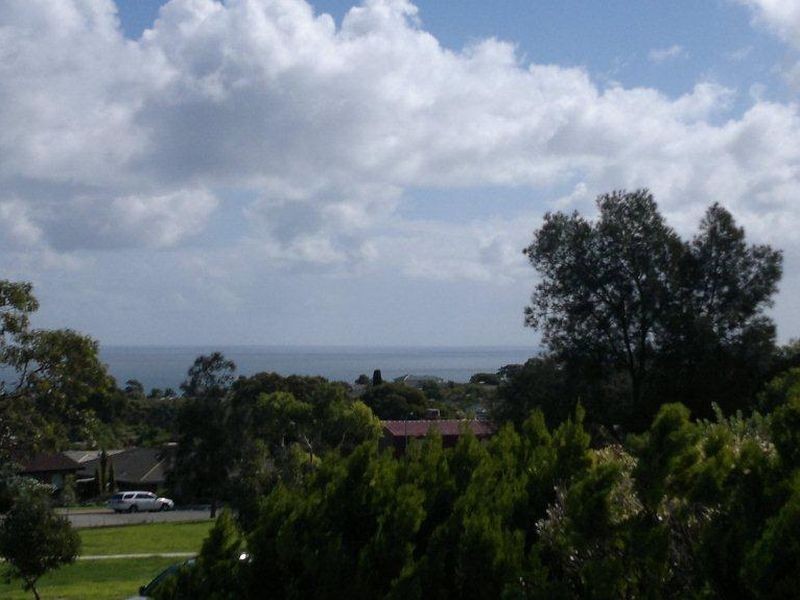 16 Koomooloo Crescent, Hallett Cove SA 5158
