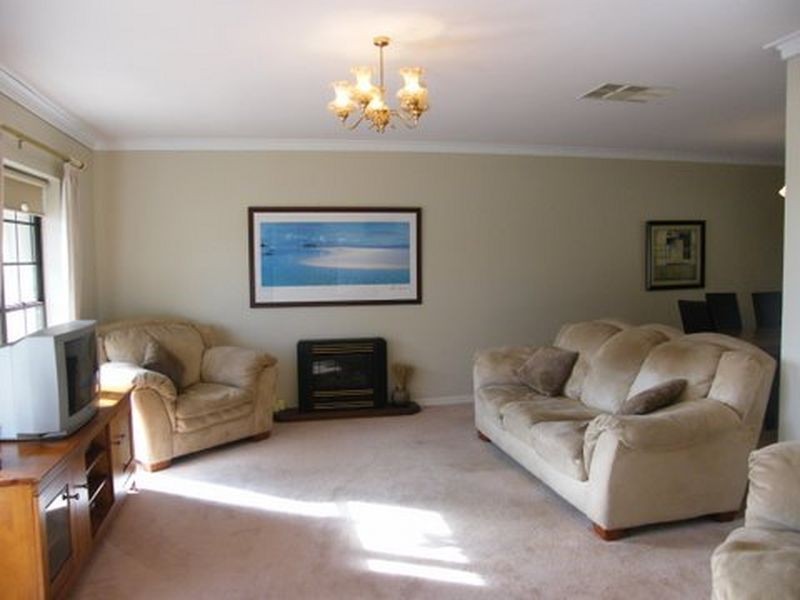 16 Koomooloo Crescent, Hallett Cove SA 5158
