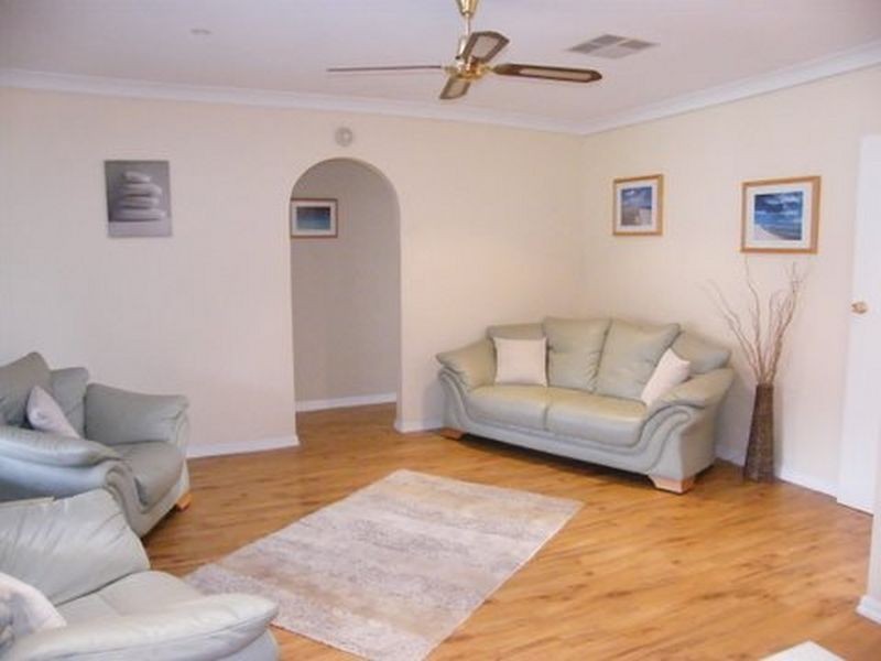 16 Koomooloo Crescent, Hallett Cove SA 5158
