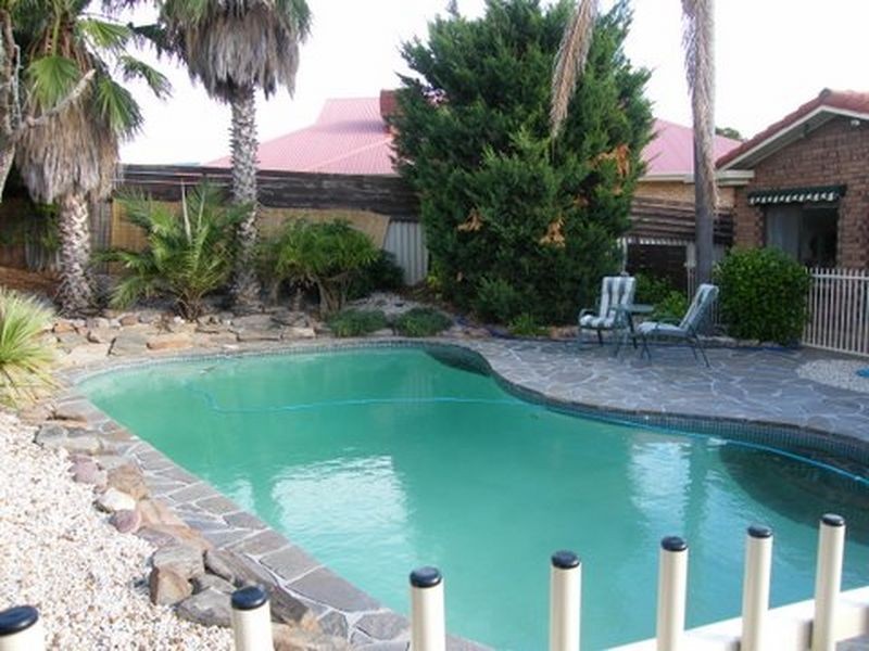 16 Koomooloo Crescent, Hallett Cove SA 5158