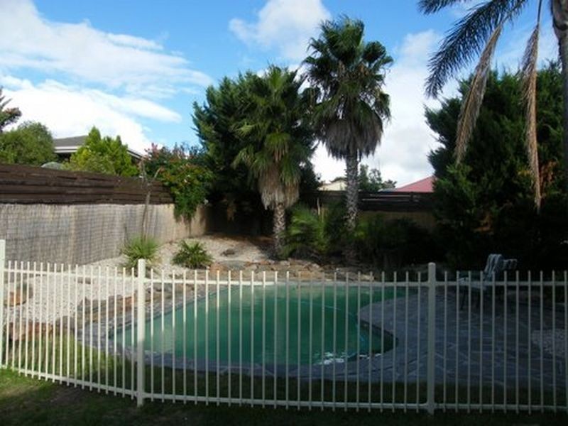 16 Koomooloo Crescent, Hallett Cove SA 5158