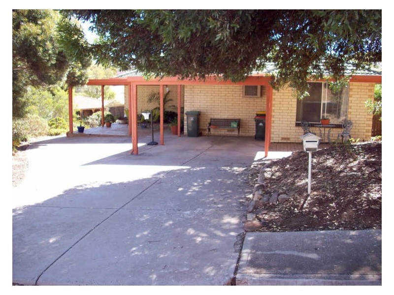 2 Thistle Street, Hallett Cove SA 5158