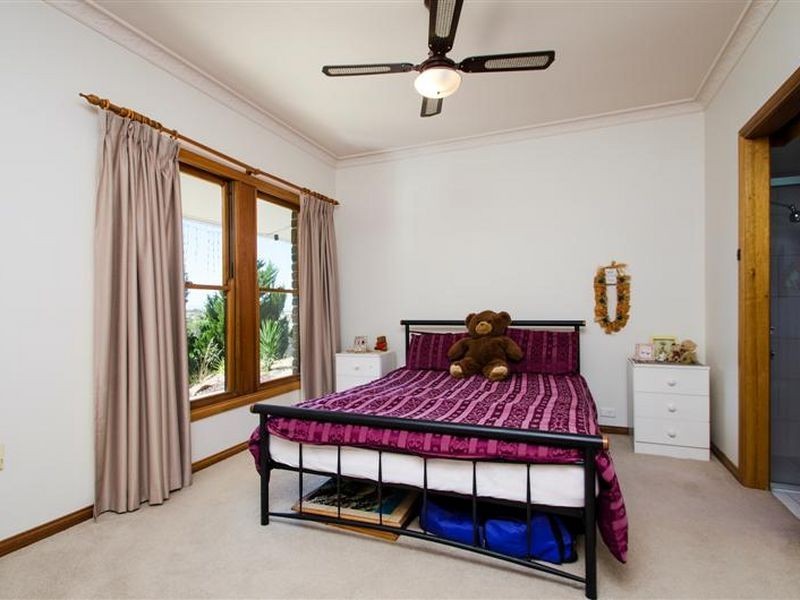 11 Quinvale Road, Hallett Cove SA 5158