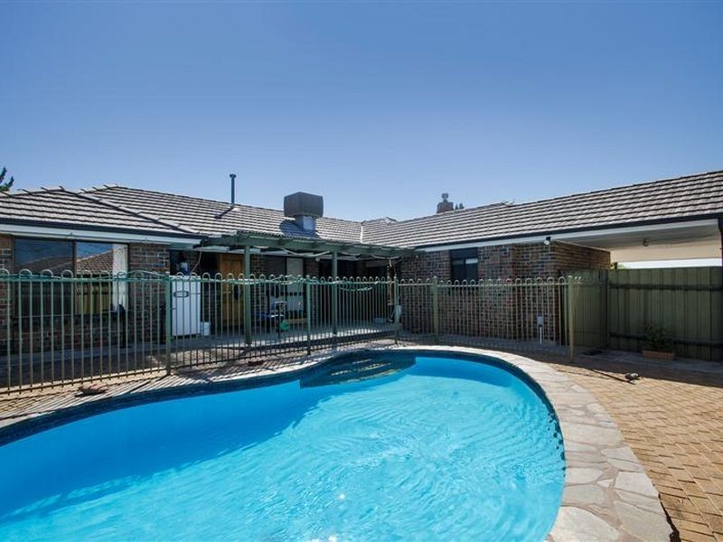 11 Quinvale Road, Hallett Cove SA 5158