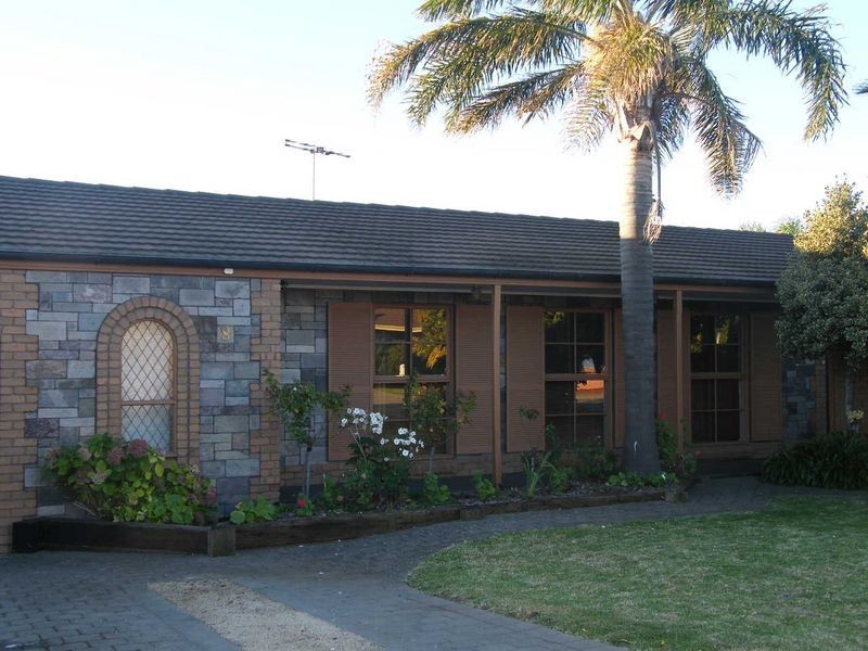 8 Mirrabooka Crescent, Hallett Cove SA 5158