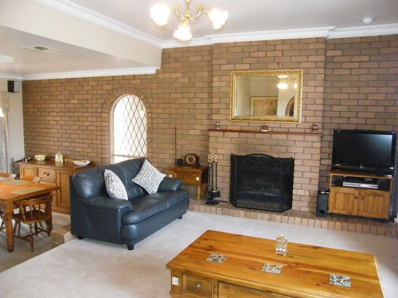 8 Mirrabooka Crescent, Hallett Cove SA 5158