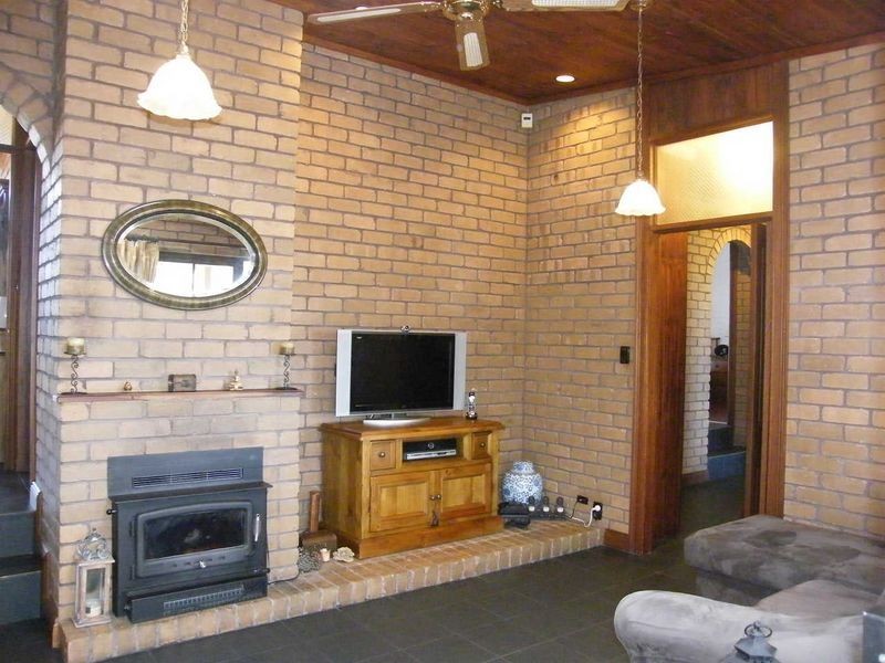 8 Mirrabooka Crescent, Hallett Cove SA 5158