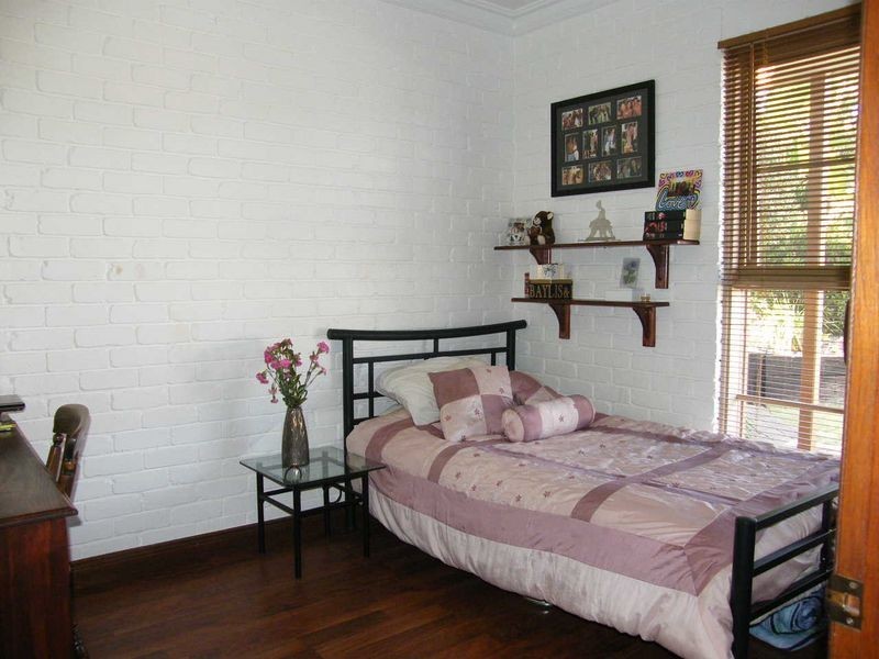 8 Mirrabooka Crescent, Hallett Cove SA 5158