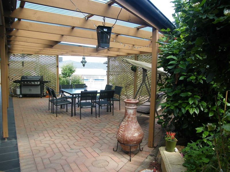 8 Mirrabooka Crescent, Hallett Cove SA 5158