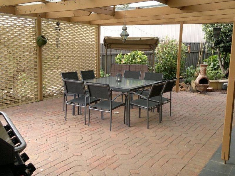 8 Mirrabooka Crescent, Hallett Cove SA 5158