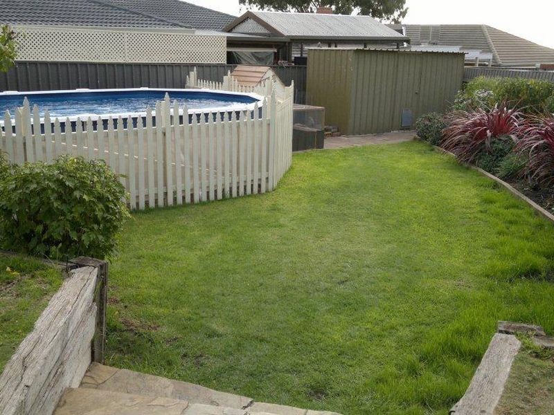 8 Mirrabooka Crescent, Hallett Cove SA 5158