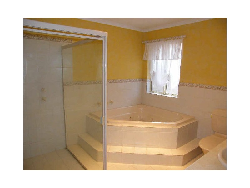 12 Brampton Court, Hallett Cove SA 5158