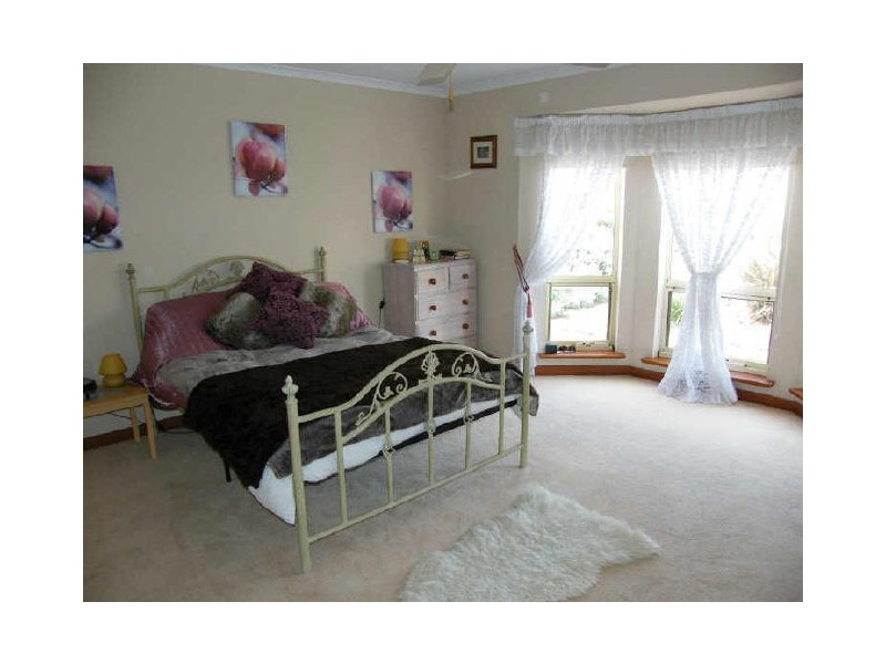 12 Brampton Court, Hallett Cove SA 5158