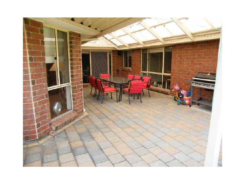 12 Brampton Court, Hallett Cove SA 5158