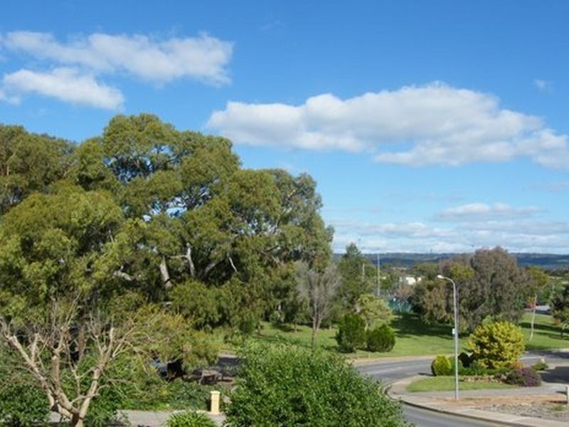 28 Hessing Crescent, Trott Park SA 5158