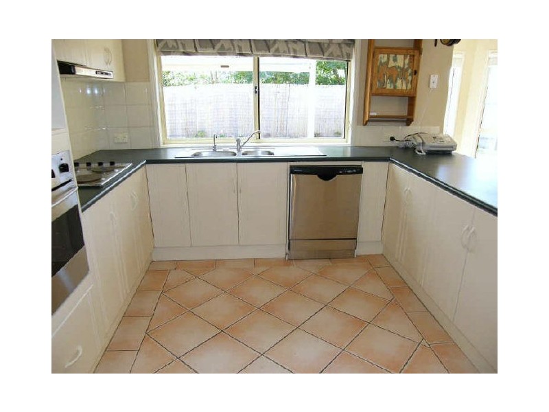 24 Ingleton Drive, Hallett Cove SA 5158