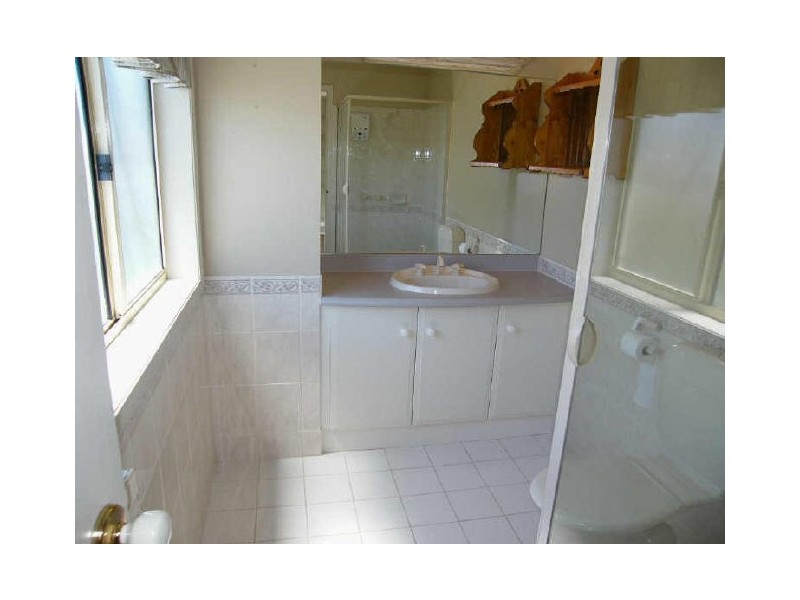 24 Ingleton Drive, Hallett Cove SA 5158