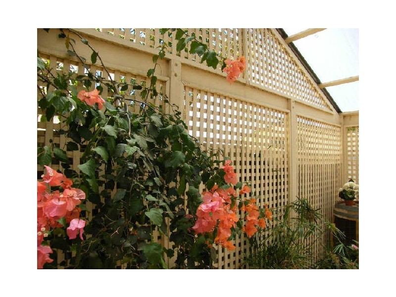 24 Ingleton Drive, Hallett Cove SA 5158