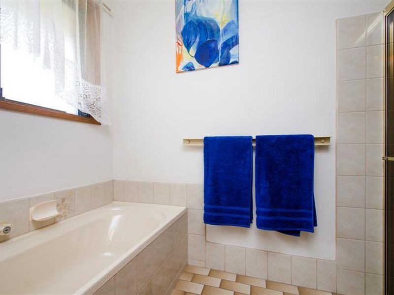 7 Weerab Drive, Hallett Cove SA 5158