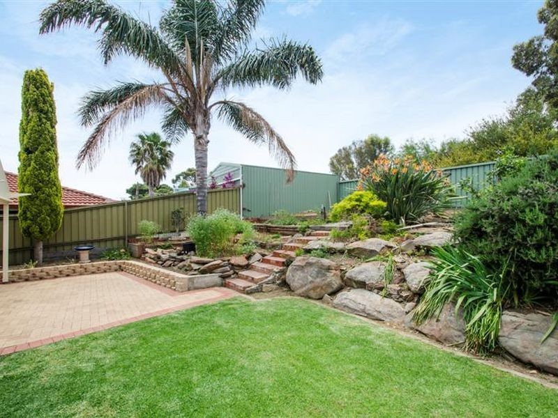 7 Weerab Drive, Hallett Cove SA 5158