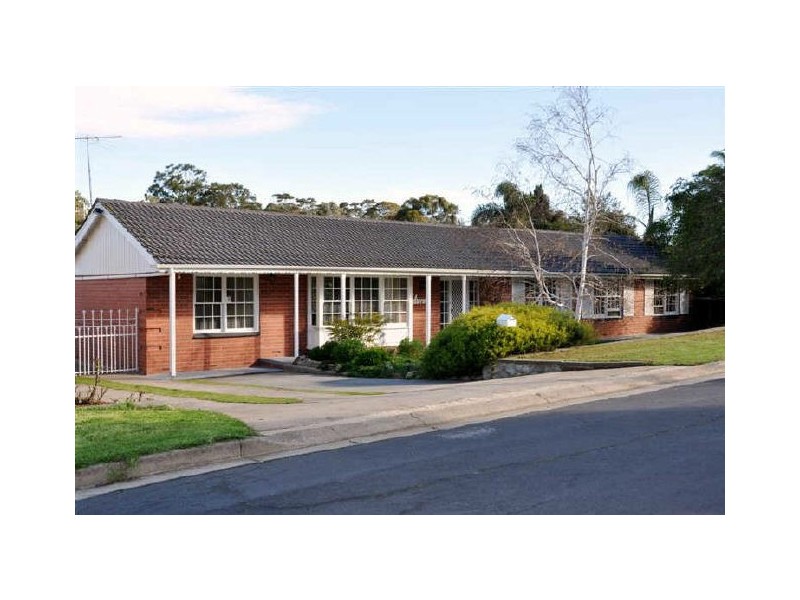 11 Roundaway Crescent, O’halloran Hill SA 5158
