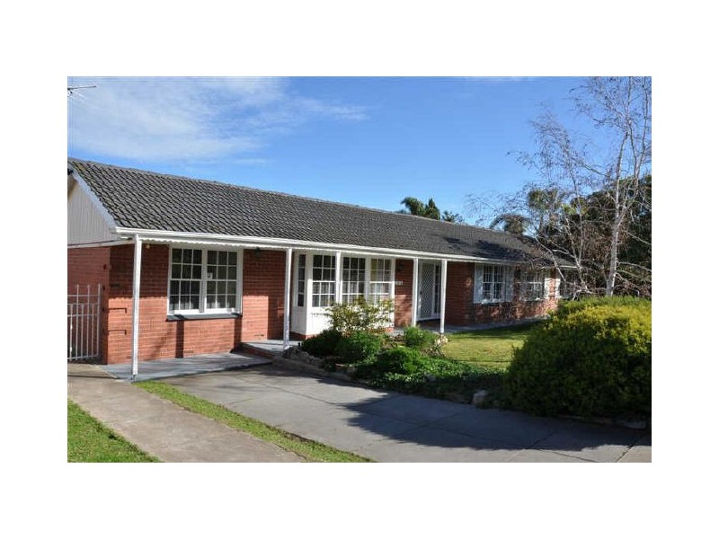 11 Roundaway Crescent, O’halloran Hill SA 5158