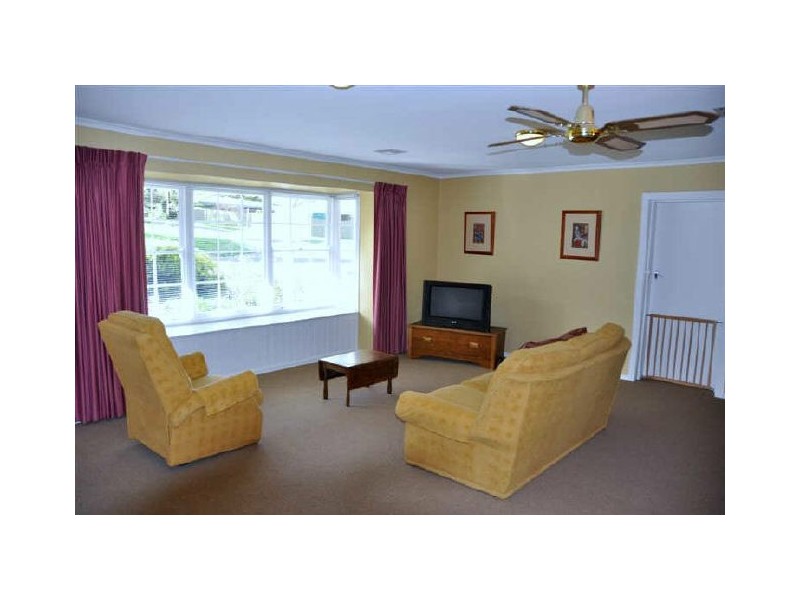 11 Roundaway Crescent, O’halloran Hill SA 5158