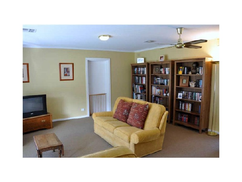 11 Roundaway Crescent, O’halloran Hill SA 5158