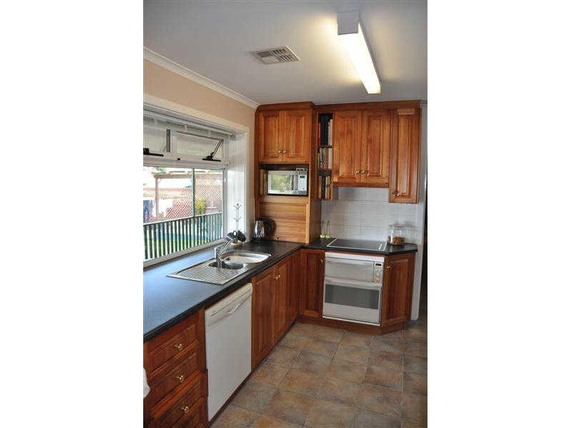11 Roundaway Crescent, O’halloran Hill SA 5158