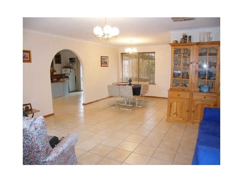 8 Nannigai Drive, Hallett Cove SA 5158