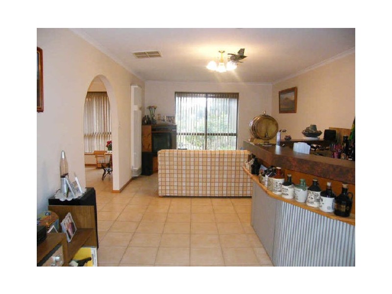 8 Nannigai Drive, Hallett Cove SA 5158