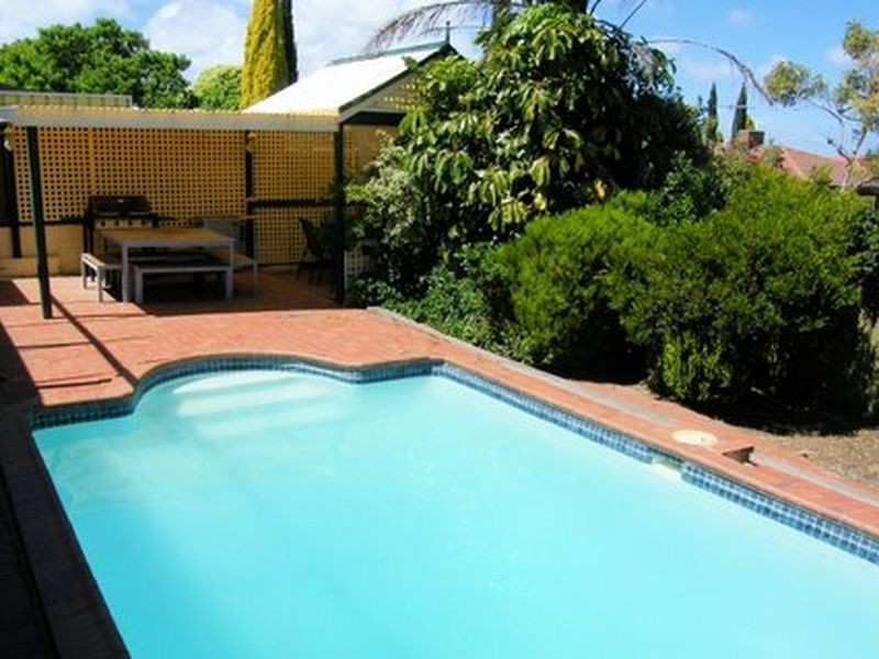 7 Rogana Crescent, Hallett Cove SA 5158