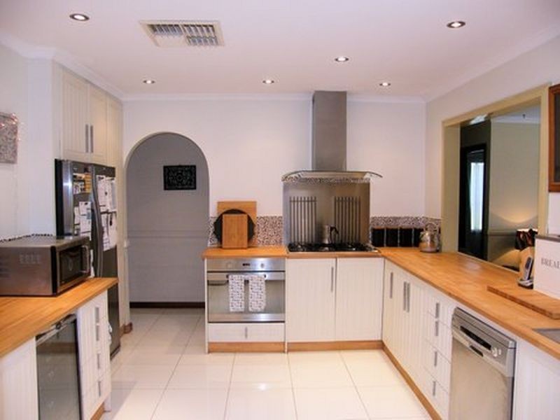 7 Rogana Crescent, Hallett Cove SA 5158