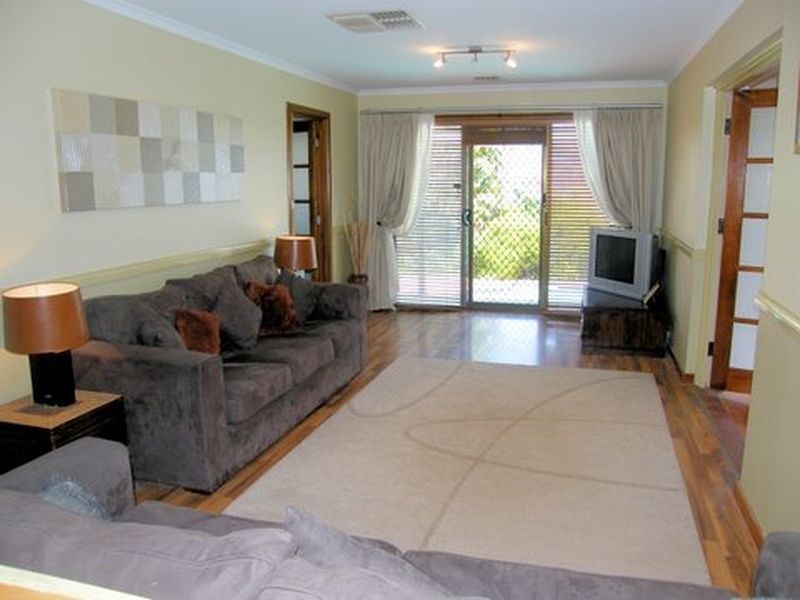 7 Rogana Crescent, Hallett Cove SA 5158