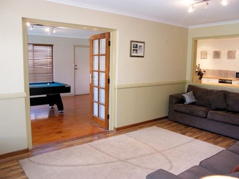 7 Rogana Crescent, Hallett Cove SA 5158