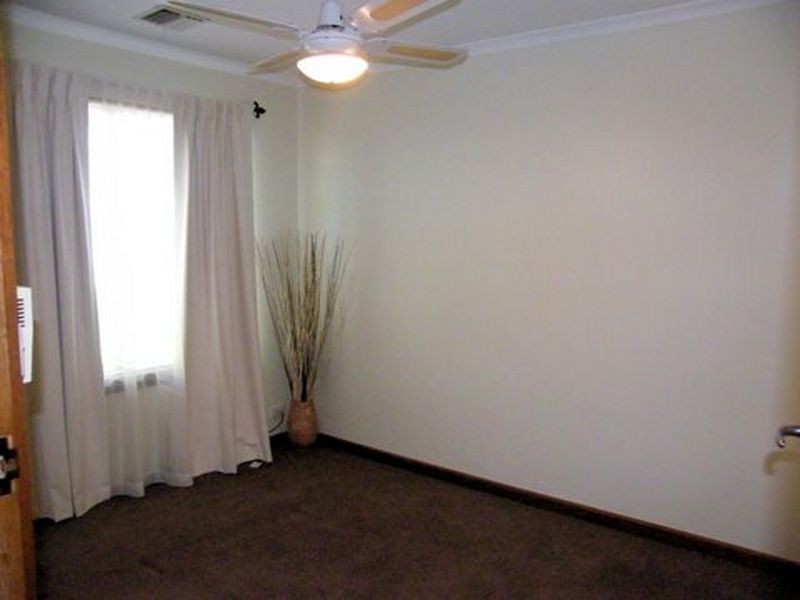 7 Rogana Crescent, Hallett Cove SA 5158