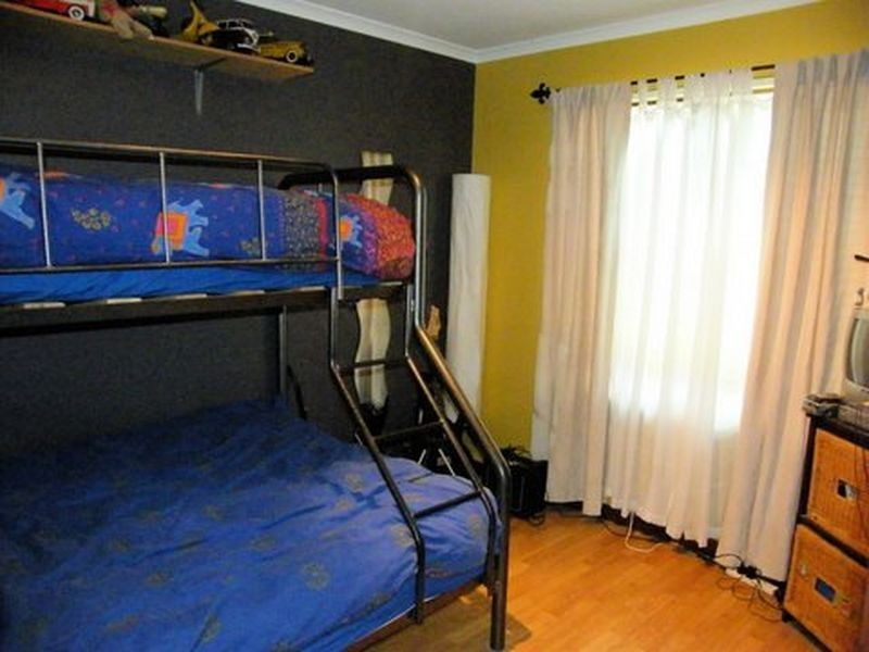 7 Rogana Crescent, Hallett Cove SA 5158