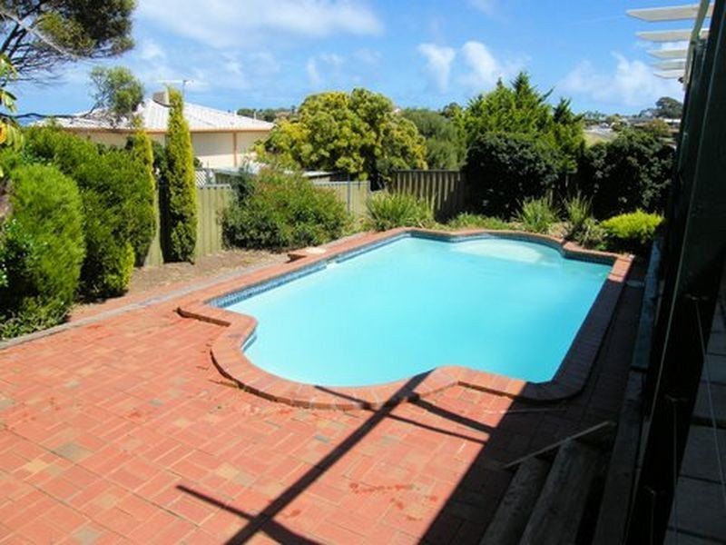 7 Rogana Crescent, Hallett Cove SA 5158